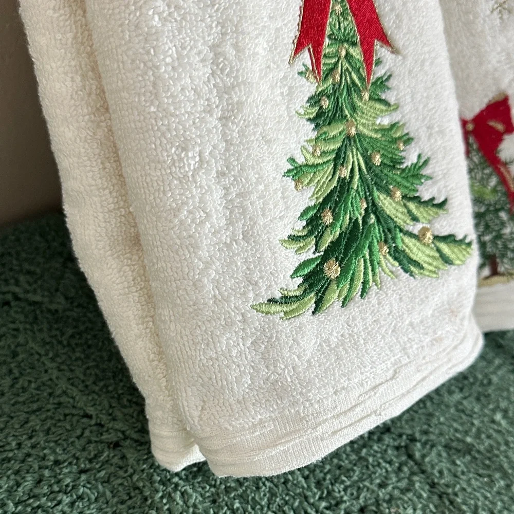 Glitz & Glimmer Festive Holiday Christmas Tree Hand Towels Red Bow NEW!
